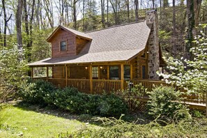 Cabin, 2 Bedrooms | Exterior - Er51 - Natures Grace Retreat - Great Location. Close To All The Action! 2 Bedroom Cabin by RedAwning (Pigeon Forge)