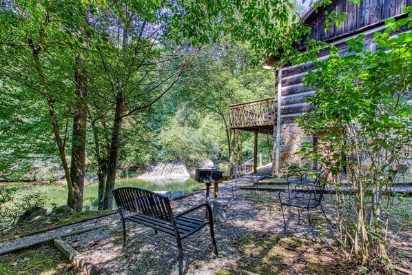 Cabin, 2 Bedrooms | BBQ/picnic area - Valhalla - Private Rustic Getaway 2 Bedroom Cabin by RedAwning (Sevierville)