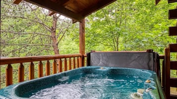 Tina de hidromasaje al aire libre