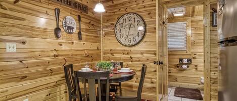 Cabin, 1 Bedroom | Dining