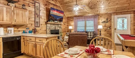 Kabin, 1 kamar tidur | Dapur pribadi | Lemari es, oven, mesin pembuat kopi/teh, dan pemanggang roti