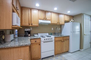 Apartment, 1 Schlafzimmer | Eigene Küche | Kühlschrank, Ofen, Wasserkocher mit Kaffee-/Teezubehör, Toaster