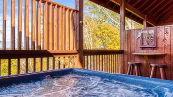 Cabin, 1 Bedroom | Tab spa terbuka