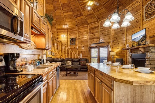 Declan's View - Cozy 1 bedroom with Game room and Great Mountain Views! 1 Cabin by RedAwning