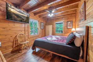 Cabin, 3 Bedrooms | 3 bedrooms, free WiFi - Er74 - Gerrald's Chalet - Great Location. Close To All The Action! 3 Bedroom Cabin by RedAwning (Pigeon Forge)