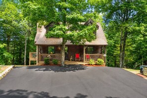 Cabin, 3 Bedrooms | Exterior - Er74 - Gerrald's Chalet - Great Location. Close To All The Action! 3 Bedroom Cabin by RedAwning (Pigeon Forge)