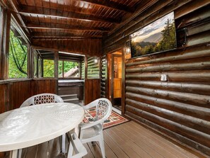 Cabin, 3 Bedrooms | Outdoor dining - Er74 - Gerrald's Chalet - Great Location. Close To All The Action! 3 Bedroom Cabin by RedAwning (Pigeon Forge)