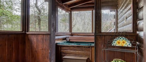 キャビン 3 ベッドルーム | スパ | ホットタブ