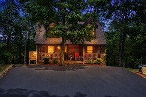 Cabin, 3 Bedrooms | Exterior - Er74 - Gerrald's Chalet - Great Location. Close To All The Action! 3 Bedroom Cabin by RedAwning (Pigeon Forge)