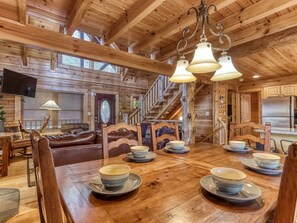 Cabin, 4 Bedrooms | Dining