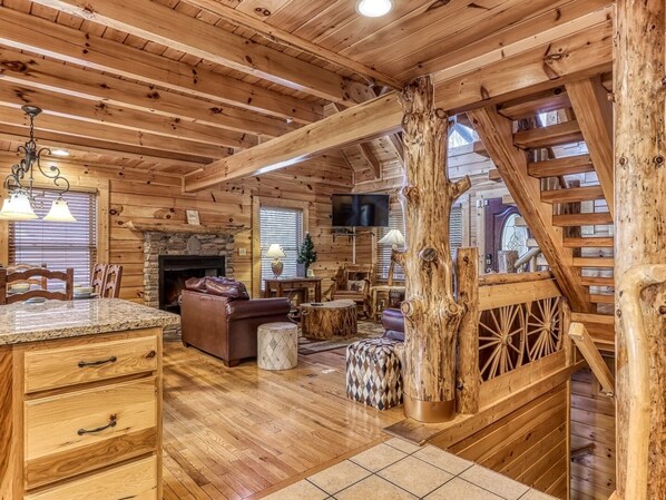 Cabin, 4 Bedrooms | Living area