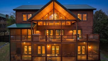 Cabin, 6 Bedrooms | Exterior