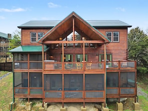 Cabin, 6 Bedrooms | Exterior