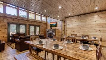 Cabin, 6 Bedrooms | Bathroom | Towels