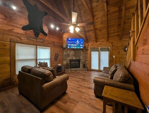 Cabin, 3 Bedrooms | Living area