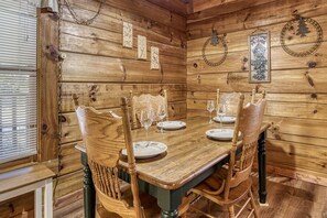 Cabin, 3 phòng ngủ | Khu ăn uống