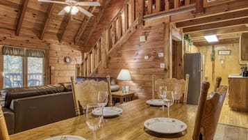 Cabin, 3 Bedrooms | Dining