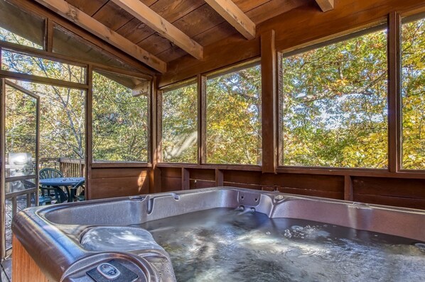 Cabin, 3 Bedrooms | Private spa tub