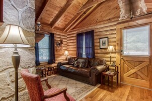 Cabin, 2 Bedrooms | Living area
