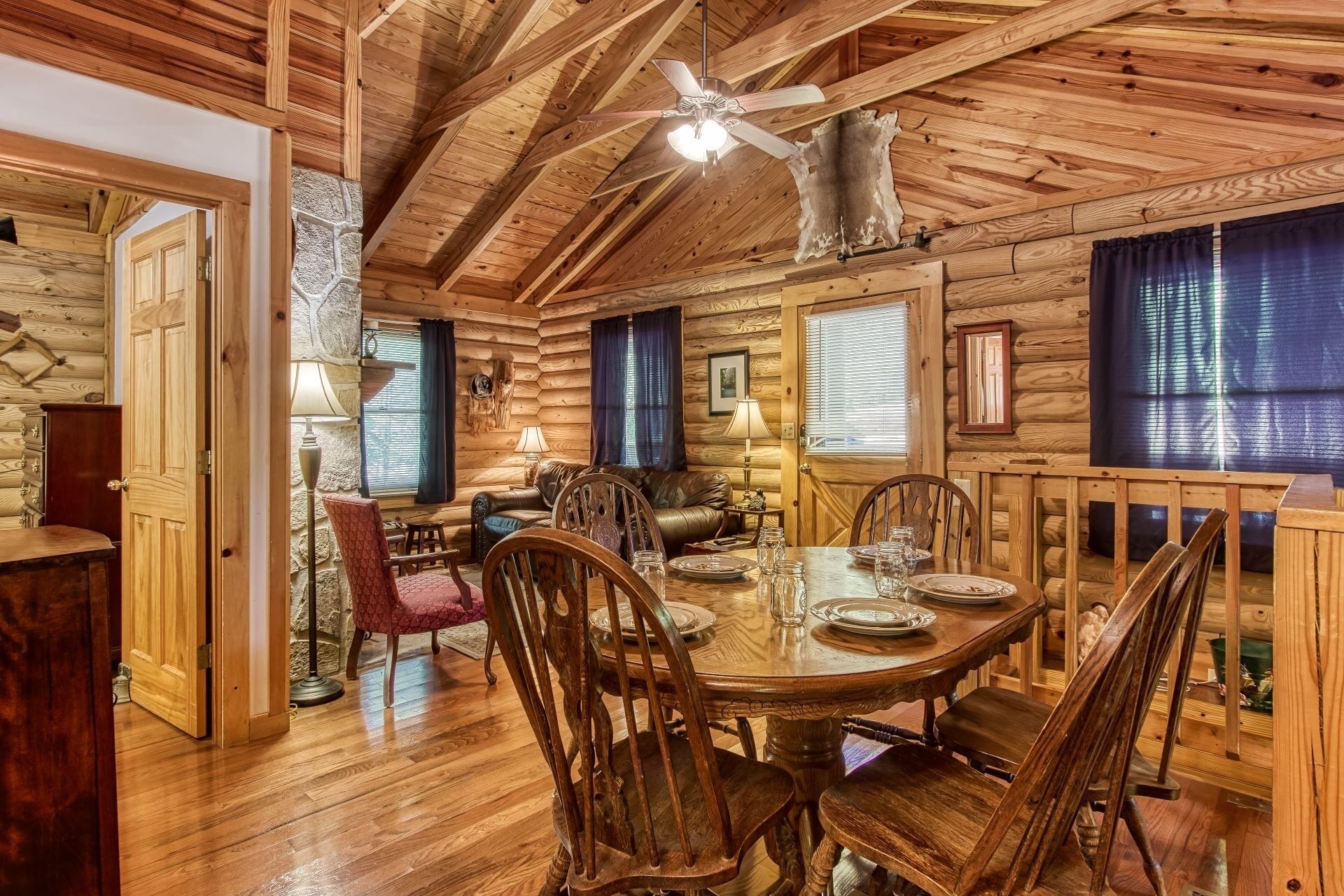 Cabin, 2 Bedrooms | Dining