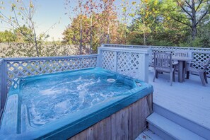 Cabin, 2 Bedrooms | Private spa tub