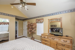 2 bedrooms, free WiFi - Our Tennessee Mountain Home - Great Location! Close To All The Action! 2 Bedroom Cabin by RedAwning (Pigeon Forge)
