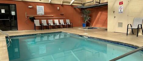 Condo, 3 habitaciones | Alberca | Alberca techada