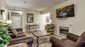 Condo, 3 Bedrooms | Interior