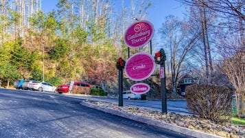 Condo, 3 Bedrooms | Property grounds