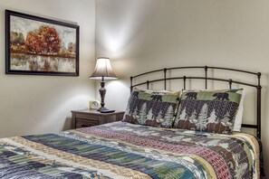 3 bedrooms, free WiFi - Gatlinburg Towers Condo Unit 501 - Great Location! Close To Town! 3 Bedroom Condo by RedAwning (Gatlinburg)