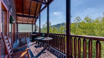 Cabin, 4 Bedrooms | Terrace/patio
