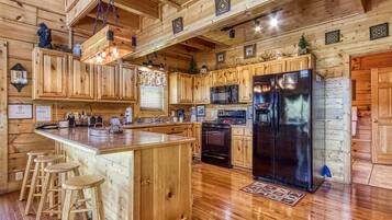 Cabana, 4 quartos | Cozinha privada | Geladeira, fogão, cafeteira/chaleira, torradeira