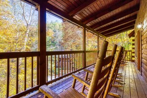 Cabane, plusieurs chambres | Terrasse/Patio