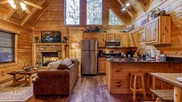 Cabin, 1 Bedroom | Private kitchen | Fridge, oven, coffee/tea maker, toaster