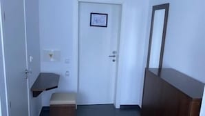 標準單人房 | 客房內保險箱、書桌、免費無線上網、床單