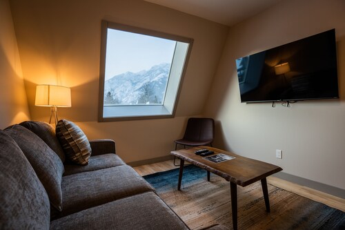 Superior King Two Bedroom Apartment