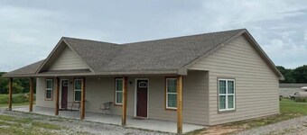 WILD CARD SUITE: Unit B.              Casino Retreat & Pickleball court