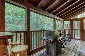 Cabin, 2 Bedrooms | BBQ/picnic Area