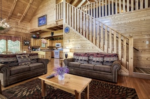 Cabin, 4 Bedrooms | Living area