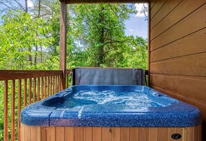 Cabin, 4 Bedrooms | Outdoor spa tub