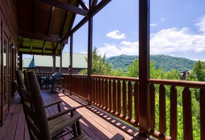 Cabin, 4 Bedrooms | Property grounds - Ern849- Sweet Escape - Great Location! Close To Action! 4 Bedroom Cabin by RedAwning (Sevierville)