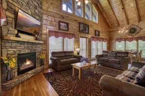 Cabin, 4 Bedrooms | Living area