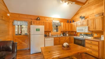 小屋, 2 间卧室 | 私人厨房 | 冰箱、烤箱、茶具/咖啡用具、烤面包机