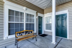 Condo, 2 Bedrooms | Property grounds