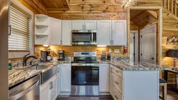 Cabin, 2 Bedrooms | Private kitchen | Fridge, oven, coffee/tea maker, toaster