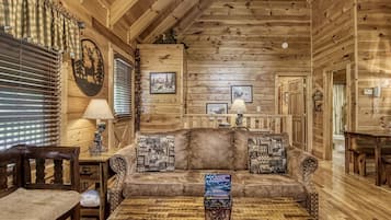 Cabin, 1 Bedroom | Living area