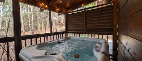 Cabane, 3 chambres | Bain à remous intérieur