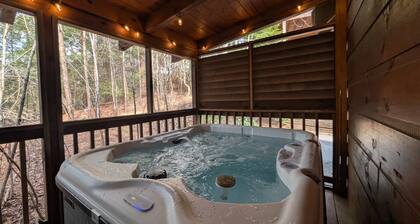 ER245 - Almost Heaven Great Location - Close To Town! 3 Bedroom Cabin by RedAwning