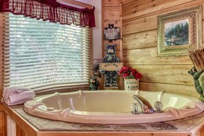 Cabin, 3 Bedrooms | Bathroom | Towels