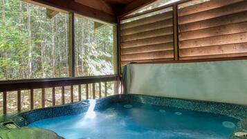 Cabin, 3 Bedrooms | Indoor spa tub